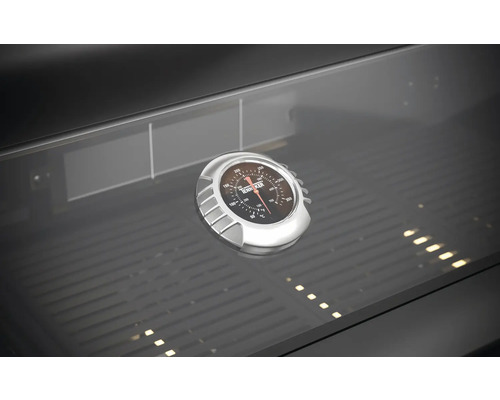 Interiorul unui grătar cu afișaj de temperatură