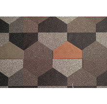 Prim-plan cu un covor cu model geometric