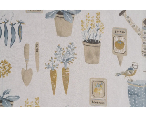 Prim-plan cu o țesătură cu motive de grădină, inclusiv legume, plante și unelte de grădinărit.