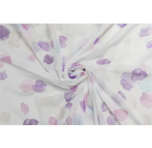Material decorativ cu model punctat, prezentat drapat