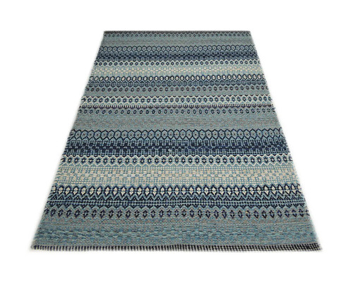 Covor cu model în dungi