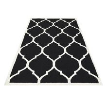 Covor negru cu model marocan alb