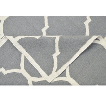 Covor gri cu model geometric
