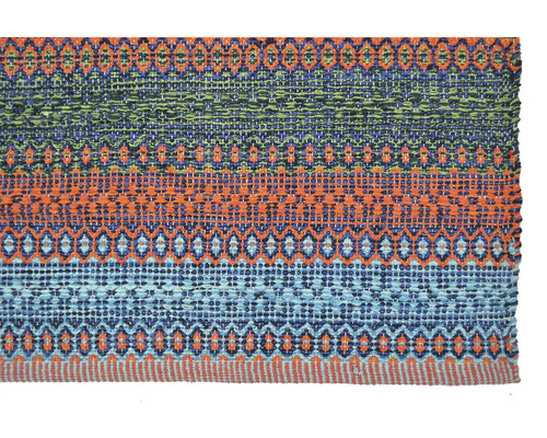 Covor cu model cu motive geometrice