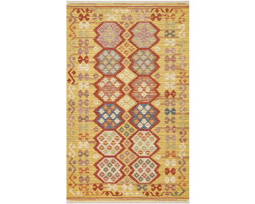 Covor cu model cu motive tradiționale