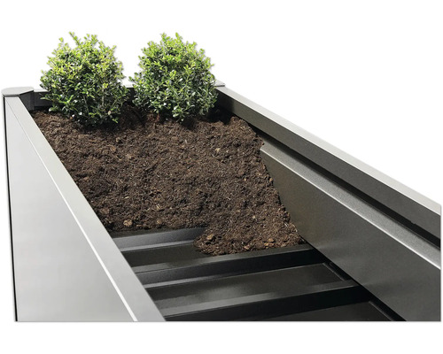 Jardinieră de balcon cu pământ și plante