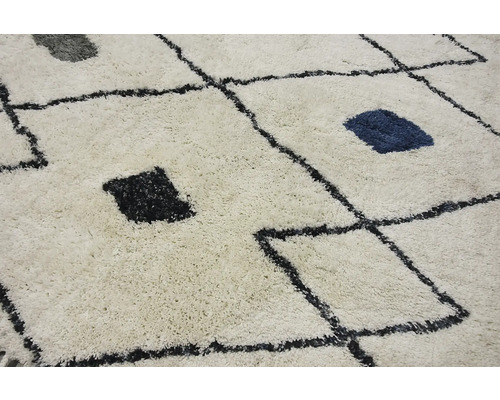 Prim-plan al unui covor cu model geometric