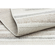 Imagine detaliată a unui covor cu dungi