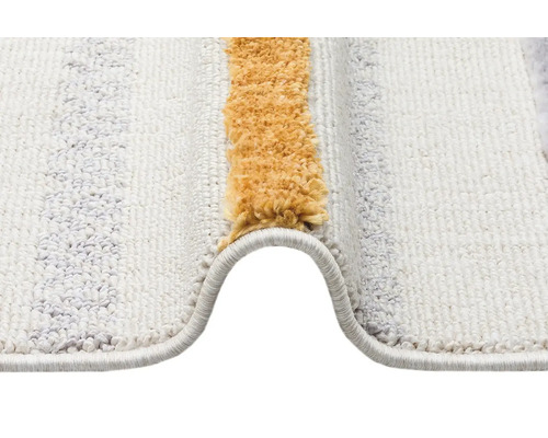 Prim-plan cu un covor cu model în dungi