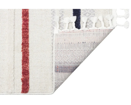 Covor cu model în dungi și franjuri