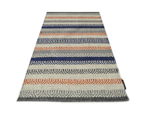 Covor cu model în dungi