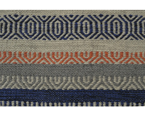 Prim-plan cu un covor cu model