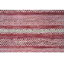 Prim-plan cu covor cu model