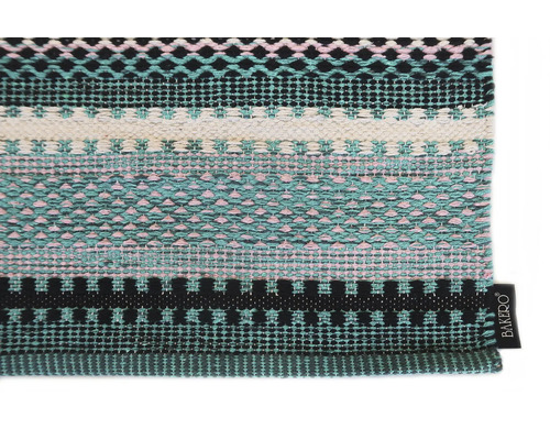 Prim-plan al unui covor cu model.