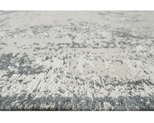 Prim-plan cu un covor cu model abstract