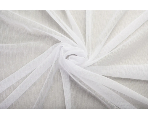 Material decorativ alb cu suprafață texturată, drapat