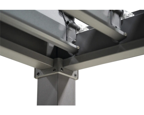 Imagine detaliată a unei structuri de pergolă metalică cu racorduri de colț