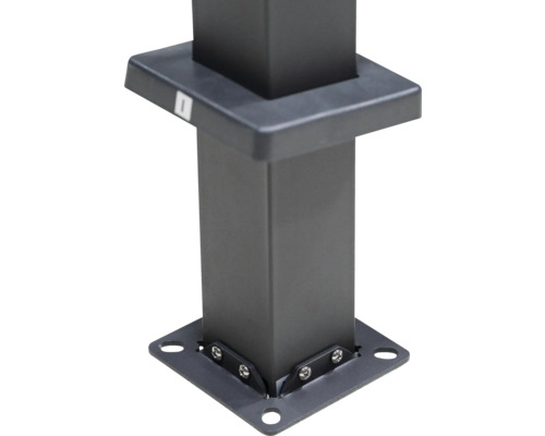 Prim-plan cu un picior de stâlp negru pentru exterior