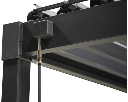 Vedere detaliată a unei pergole cu copertină și fixare