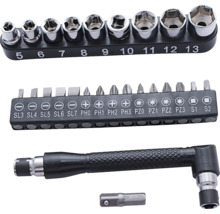 Set de chei tubulare cu diverse atașamente și mânere pentru șurubelnițe