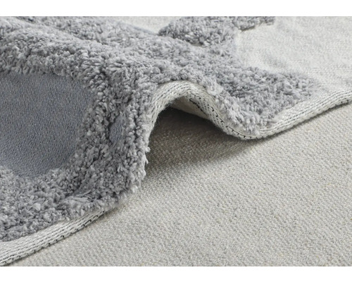 Imagine detaliată cu un covor gri texturat