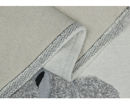 Imagine detaliată a unui covor cu model grafic