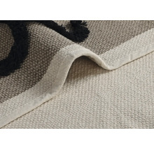 Covor cu bordură și model