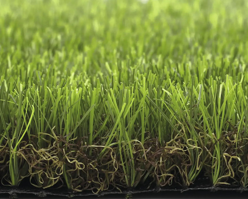 Prim-plan cu gazon artificial