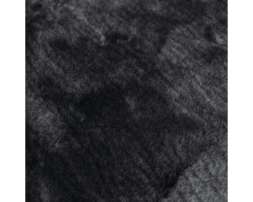 Covor negru cu fir înalt