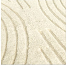 Prim-plan al unui covor moale cu model în dungi