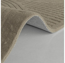 Covor cu model liniar și spate din material textil