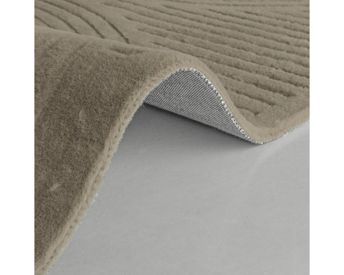 Covor cu model liniar și spate textil