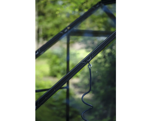 Vedere detaliată a unei sere cu cadru și suspensie