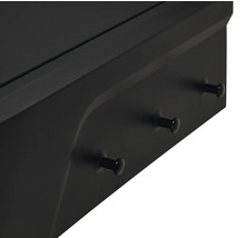 Prim-plan cu o piesă de mobilier neagră cu un suport pentru haine