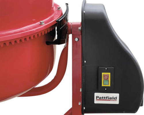 Prim-plan cu un mixer de ciment marca Pattfield
