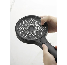 Se reglează un duș de mână cu diferite tipuri de jet