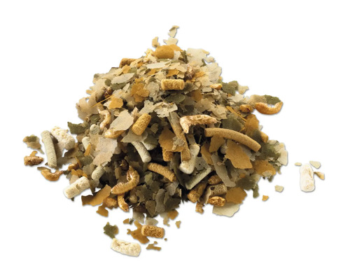 Grămadă de fulgi și bețișoare pentru pești