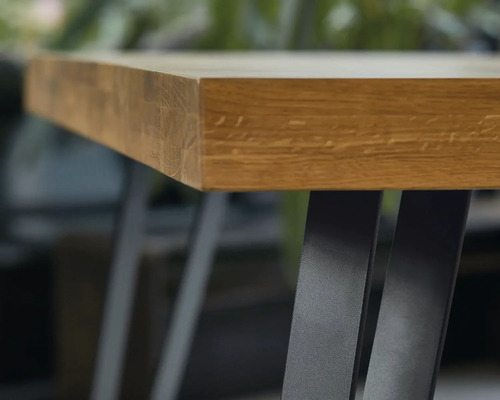 Blat de masă din lemn cu picioare metalice