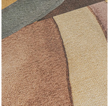 Prim-plan al unui tapet textil cu model geometric