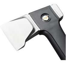 Topor cu mâner negru și lamă argintie