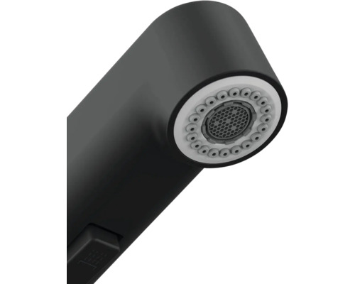 Prim-plan cu capul de duș al bateriei de bucătărie