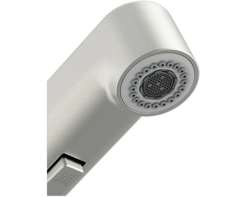 Prim-plan cu capul de pulverizare al robinetului de bucătărie