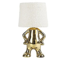 Lampă de masă decorativă cu abajur și bază aurie în formă de personaj de desene animate.