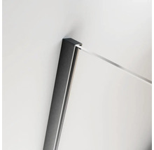 Prim-plan cu cabină de duș cu ramă