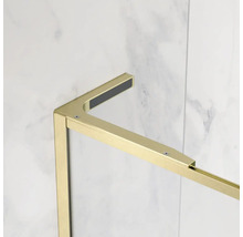 Prim-plan cu rama metalică a cabinei de duș