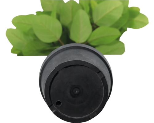 Plantă artificială în ghiveci negru