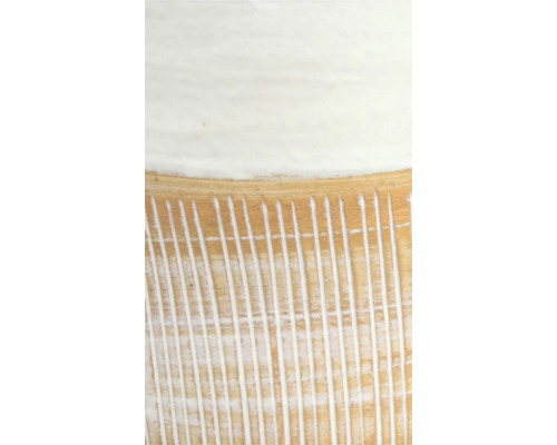 Vizualizare detaliată a unei suprafețe canelate cu linii drepte