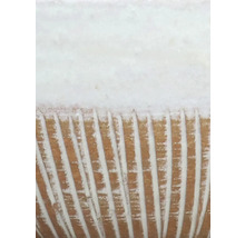 Prim-plan cu o suprafață de lemn cu dungi albe