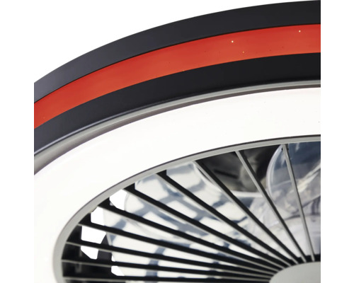 Prim-plan cu ventilator de tavan