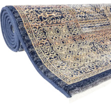 Covor rulat cu model